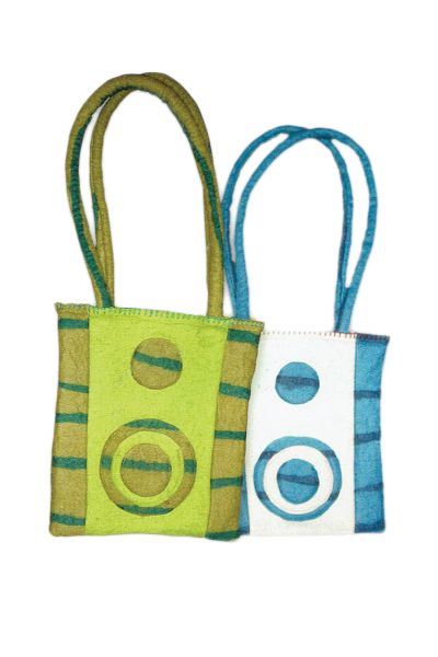 TURQUOISE ROUND PATCH FELT BAG